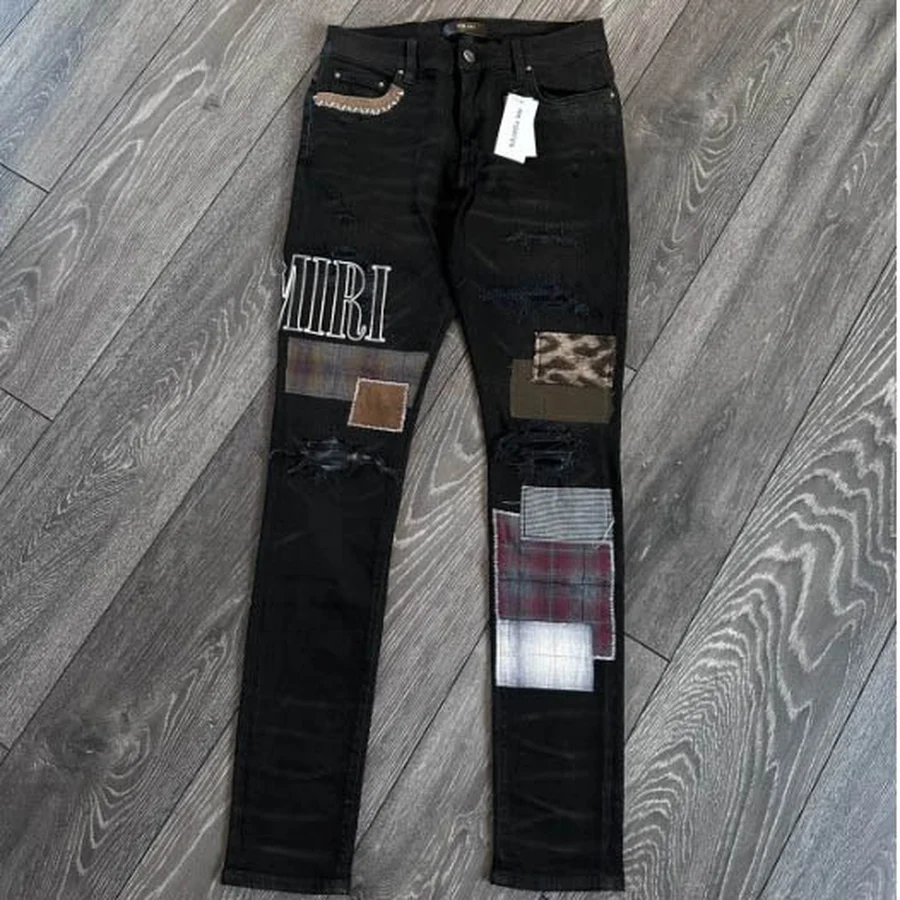 Black Distressed With Logo Patch Jeans — Black