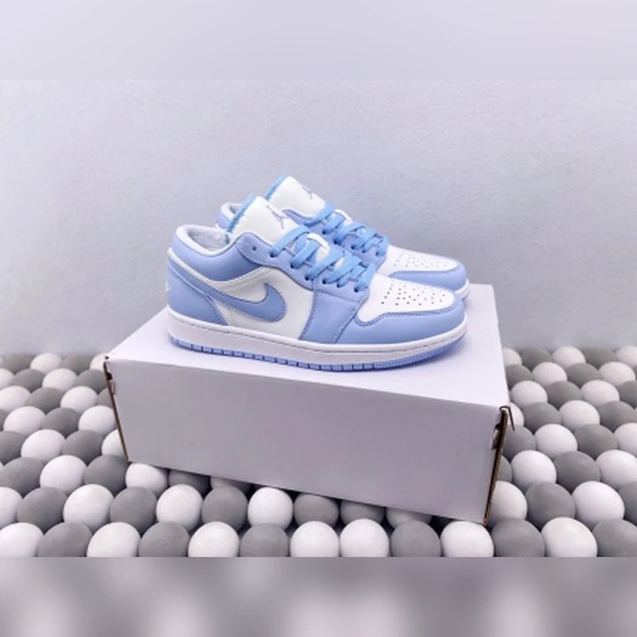 Jordan 1 Low Light Blue White White Toe