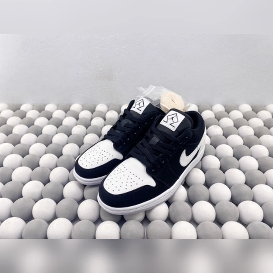 Jordan 1 Low Black White Diamond