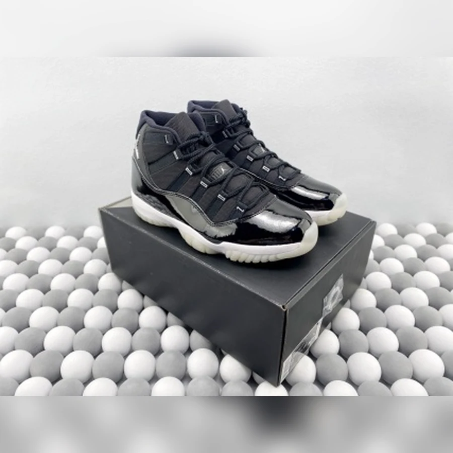 Jordan 11 Black White